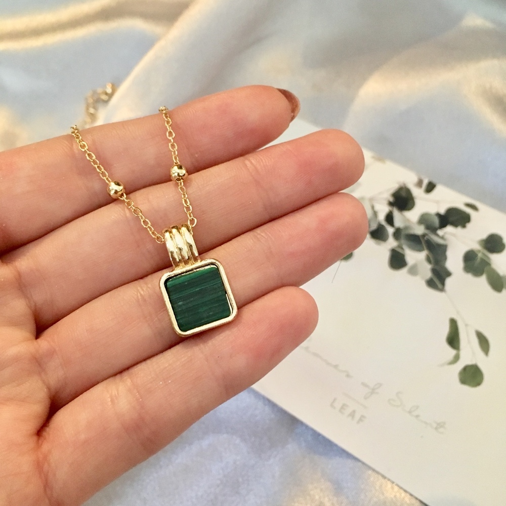 Malachite Beaded Pendent Gold Choker Necklace - Picture 6 of 8